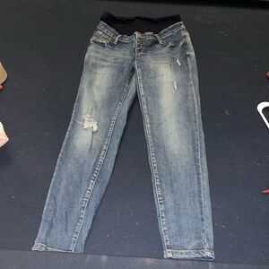 Distressed maternity jeans